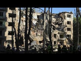 Russian attacks on Ukraine kill at least 10 and injure dozens