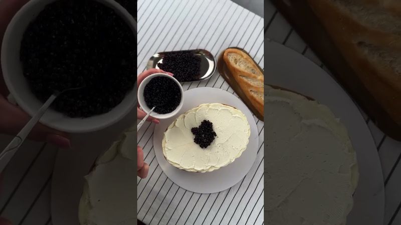 Торт - бутерброд с черной икрой 🖤 #cake #тортдекор #оформленияторта #тортназаказ #cakedecorating