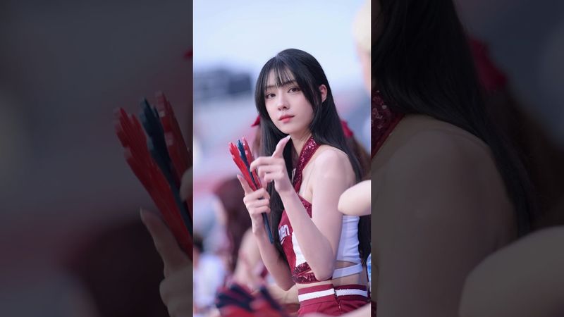 不笑也是很正的嘎琳Galin #rakutengirls #cheerleader #台湾チア #美女 #樂天女孩