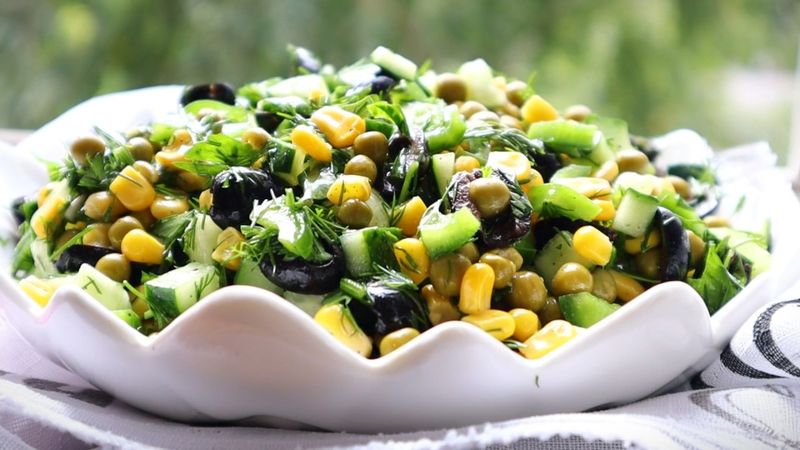 Салат "БРАЗИЛЬЯНОЧКА" ВСЕ смешали,ПЯТЬ МИНУТ и Готово! Без варки и запекания