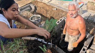 Джереми поймал всех кур | Делаем дренаж возле дома | Отец и сын строят домик в деревне