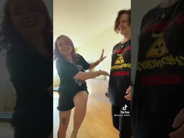 Алёна Швец и Саша Мусор💙💙