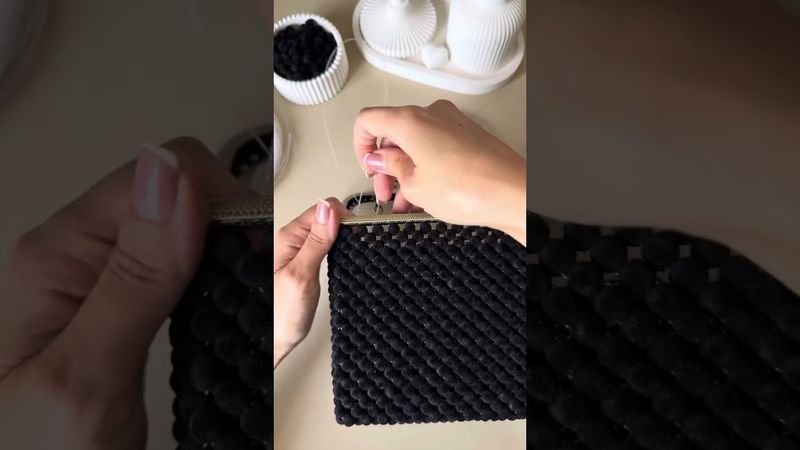 Пришиваем фермуар к сумочке из бусин 8 мм, подойдет для новичков! Очень подробный мастер-класс!