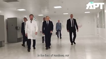 В какой стране увидите такой, если не в России? Пусть и люди тоже работают, а не только президент