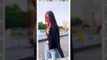 В Москве расстелили красную дорожку для каждого прохожего — просто так ❤️