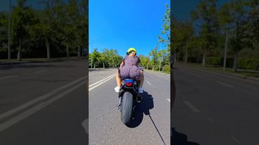 Нас СНИМАЮТ..🎥😁 Когда думала, что они УСПЕЮТ за нами😂 #bikelover #мото #motoraido