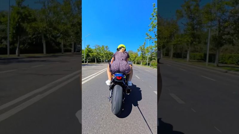 Нас СНИМАЮТ..🎥😁 Когда думала, что они УСПЕЮТ за нами😂 #bikelover #мото #motoraido