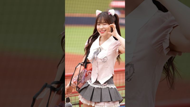 多慧上工啦！新服裝好好看 配上貓耳又更可愛了😻@lee_dahye