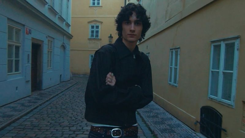 sombr - we never dated (official lyric video)