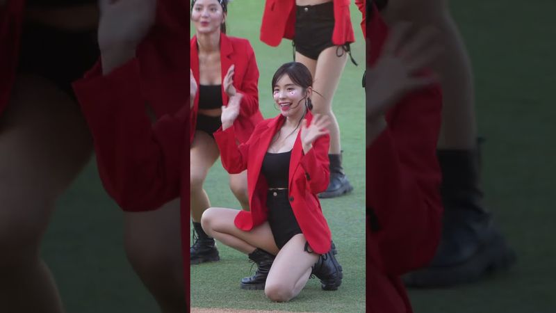 多慧紅西裝好好看😻 @lee_dahye #李多慧 #이다혜 #啦啦隊 #cheerleader #棒球 #baseball #台湾野球チア #台湾野球 #치어리더 #shorts