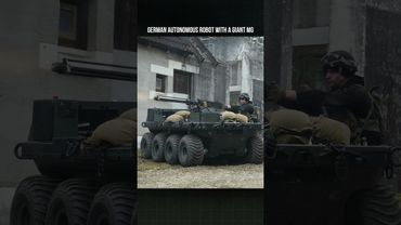 Robot autonomo con una mitragliatrice gigante