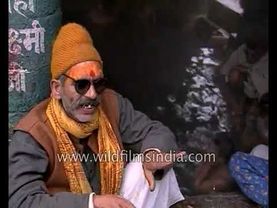 उत्तराखंड में अलकनंदा नदी के तट पर स्थित बद्रीनाथ मंदिर