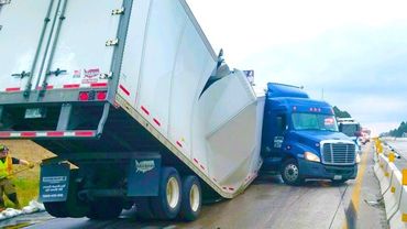 Bad Day VS Truck !!! Dangerous Moment of Truck & Car Driving On HighWay - Rescue Truck Stuck Skills