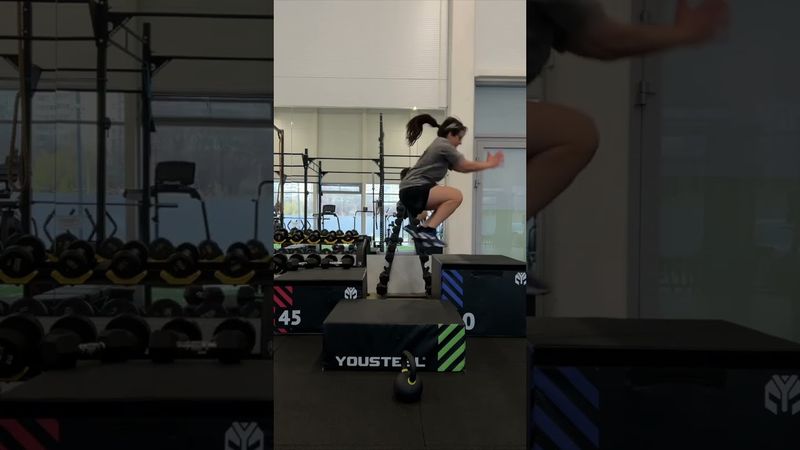 Запрыгивание на тумбу из положения сидя