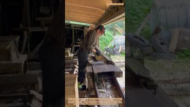 Menuiserie artisanale : écorçage mécanisé et finition de surface