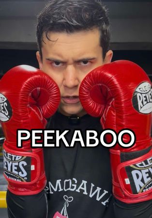 🥊 PEEK-A-BOO Golpea con malas intenciones… pero con cabeza. El peek-a...