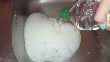 Kako očistiti cevi iz sudopere na prirodan način | Otpušavanje odvoda jeftino uz samo 2 sastojka
