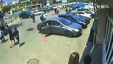 VL ru Трамвай сошел с рельсов