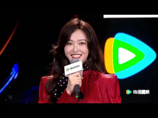 BTS｜【鹅剧派对】唐嫣复古造型登台，明艳动人！【独身女人】