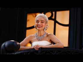 Rachel Zegler serenades London from Palladium balcony in Evita - but not everyone's applauding