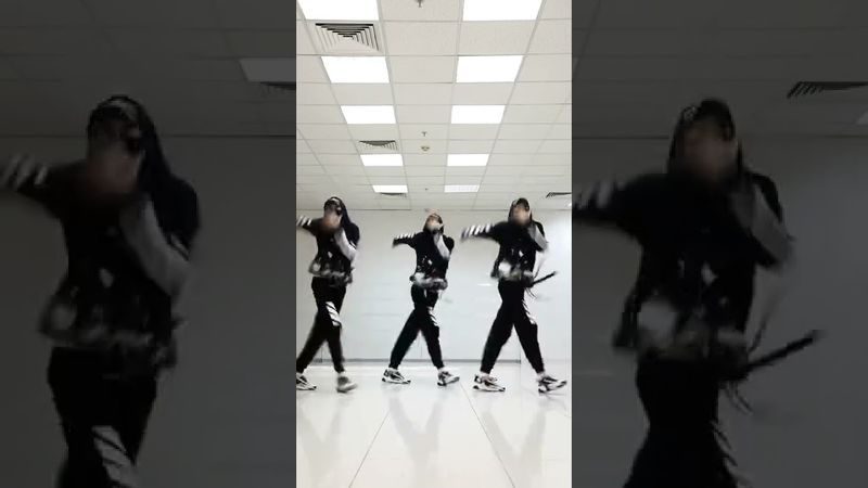 IN A CLUB 😎⭐️ Tuzelity Танцует Шаффл 🔥