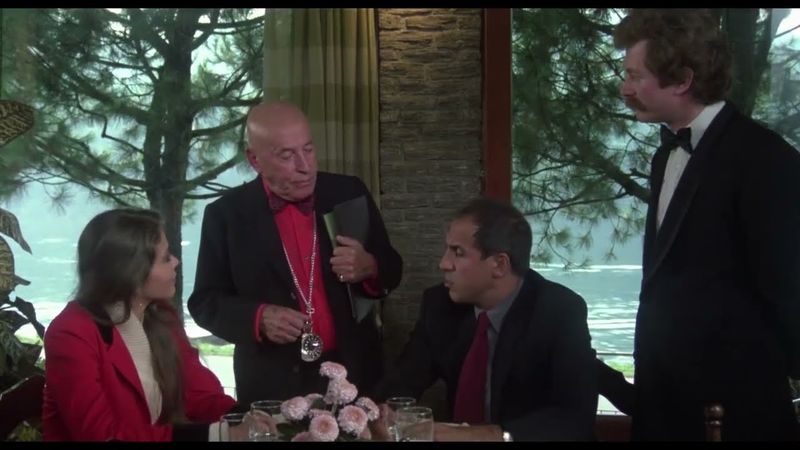 — "Сколько вам лет?" — "Не помню!" — "Я бы дал меньше!" — "Благодарю!"