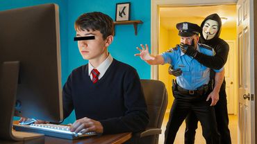 Школьник Взломал Playstation, но его Спасли Anonymous