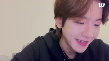 BAEKHYUN giving cool calm vibes 💙💙