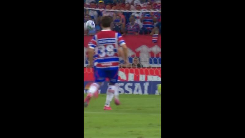 Goleiro Walter, do Mirassol, defende pênalti de Bareiro, do Fortaleza