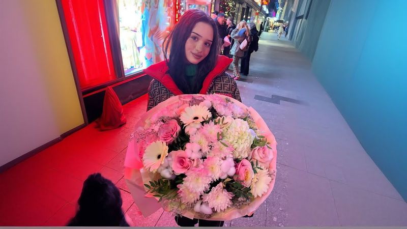 Анар Гуляет на арбате с Кристиной