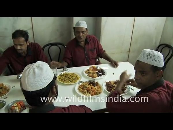 चांदनी चौक में करीम के यहां इफ्तार