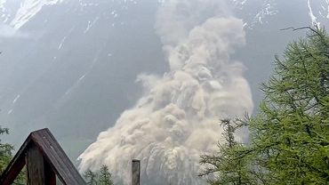 Гигантский оползень похоронил деревню в Швейцарских Альпах