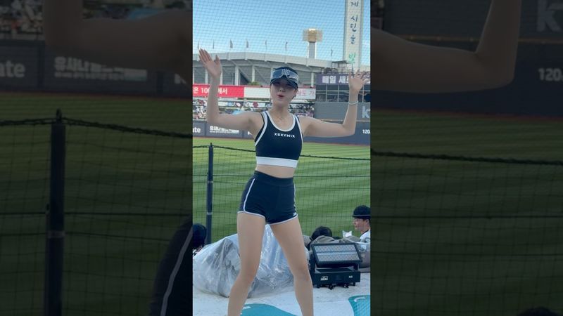 스스로 물을 끼얹는 금둥 #이금주 #이금주치어리더#ktwiz #kt위즈 #kt위즈치어리더