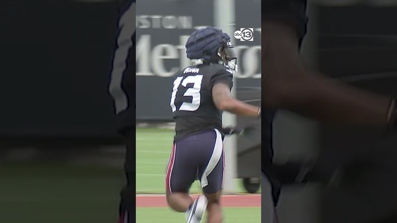 Fans lining up for the first open practice of training camp