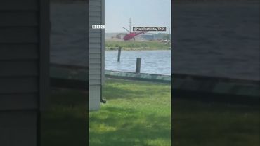 Вертоліт намагався приземлитися, але перевернувся на бік та впав. #shorts #сша #катастрофа  #новини