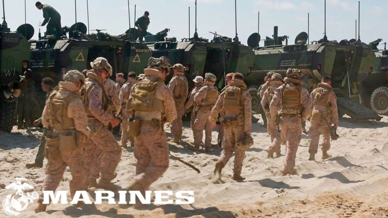 Marines statunitensi: Veicolo da combattimento anfibio (ACV) durante le esercitazioni in California.