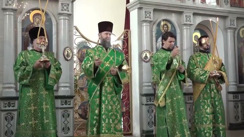 Митрополит Викентий совершил Божественную литургию в Чирчике в день Петра и Февронии