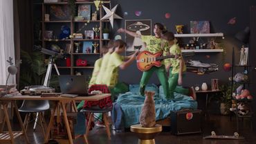 заставка Первый канал 2025 ID HOME ALONE