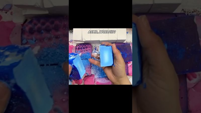 Vivid Blue #oddlysatisfying #crunchycrumbles #satisfying #slime #cornstarch #crunchy #bsn