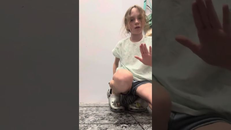 Cool fingerboardimg trick! 𓆡