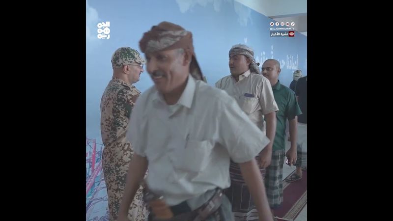 طارق صالح يستقبل جموع المواطنين ويتبادل معهم تهاني العيد