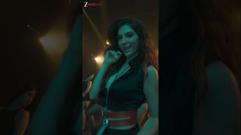 Elnaaz Norouzi ignites the screen in Ishq Bukhaar! Catch the fever now 💃🔥 #IshqBukhaar #Shorts