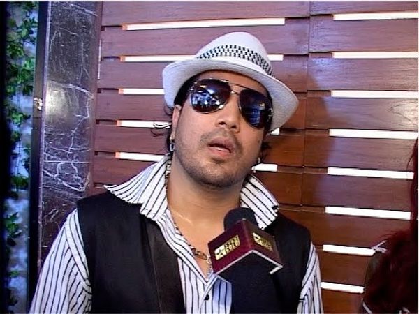 Mika Singh: Akshay Kumar was looking handsome in a turban and he proves that Singh is always King