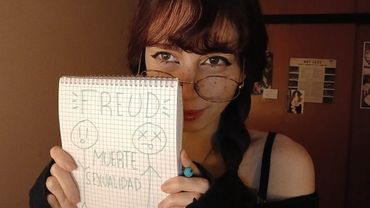 ¿CHICA NERD TE ENSEÑA PSICOANALISIS? ASMR | soft spoken, cerquita tuyo, mouth sounds, kiss girl ⋆⭒˚