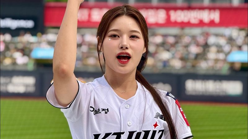 ‘승리하라 열광하라‘ KT 위즈 예쁨 담당 이예빈 치어리더