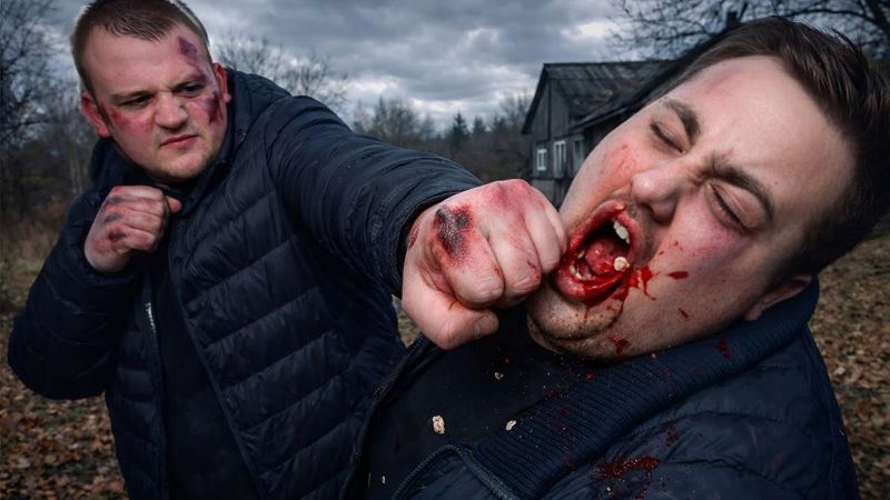 ДЕРЕВЕНСКИЙ ЗАСТУПИЛСЯ ЗА ДЕВУШКУ И ИЗБИЛ МАНЬЯКА АНТОНА