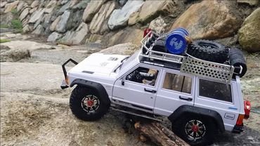 TFL-T10 Full Metal Jeep Cherokee Rain Day Rock Crawling 2