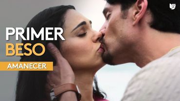 Alba y Sebastián se besan por primera vez | Amanecer | Capítulo 17