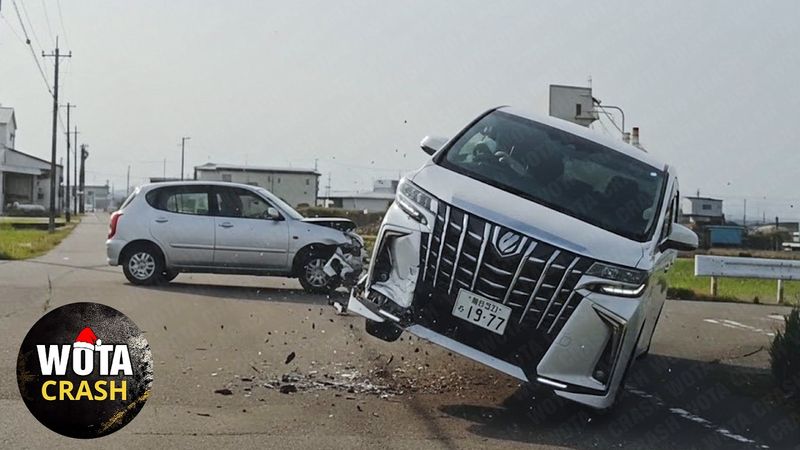 100 Idiots in Cars Not Paying Attention and Causing Chaos on Dash Cam