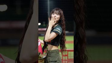 多慧總是認真的回應粉絲們的熱情 連道別也不例外😍@lee_dahye